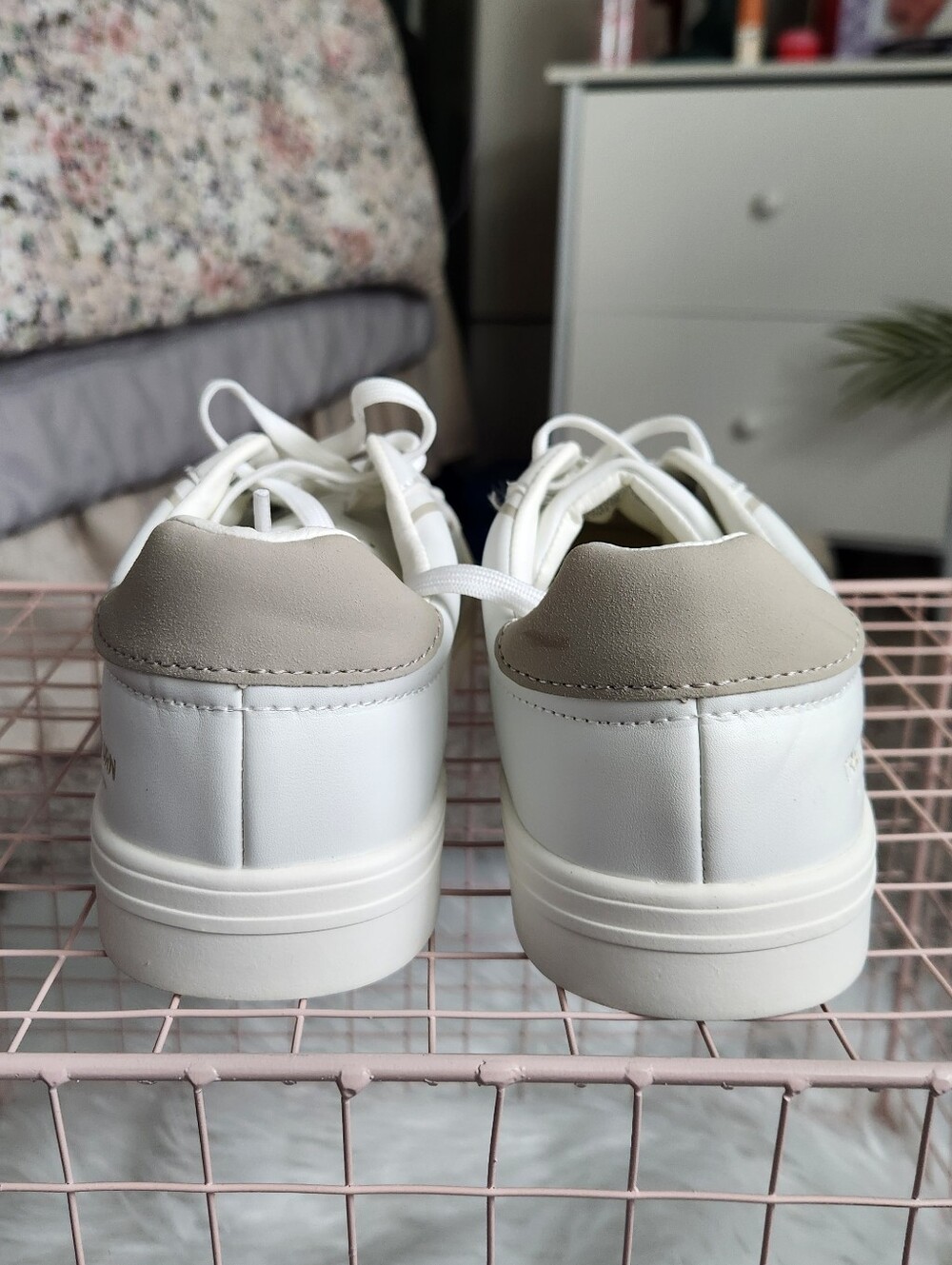 Sz 9 Tretorn Women's White Casual Synthetic Sneaker - Picture 4 of 6